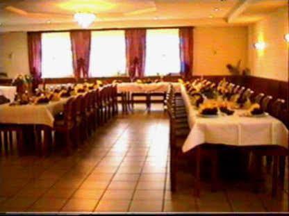 Hotel Restaurant Zur Krone Obersuhl Exteriör bild